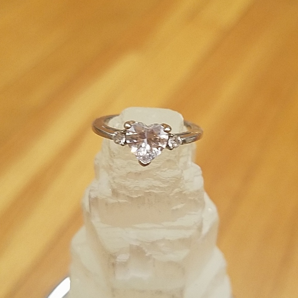 ⬇️Sterling Silver Heart CZ Ring sz4